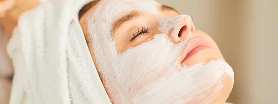 Comment choisir le meilleur traitement facial pour votre type de peau
