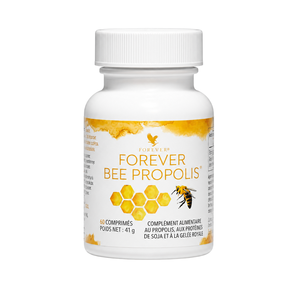 Flacon Forever Bee Propolis® présenté avec de la propolis naturelle, un rayon de miel et une abeille dans une ambiance naturelle.