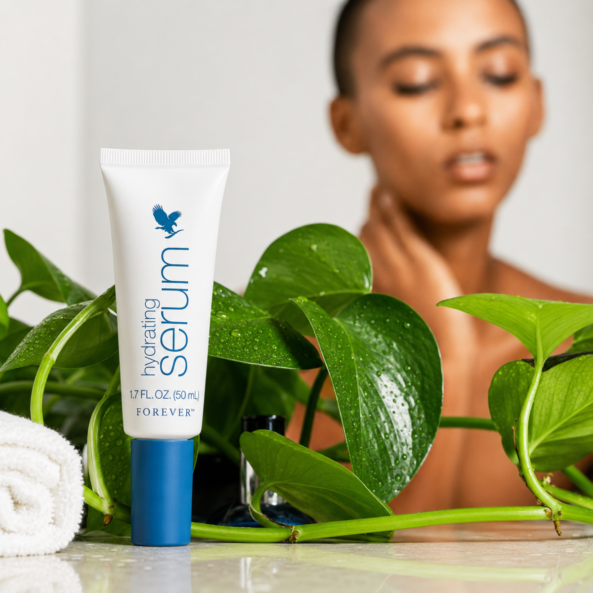 Femme maghrébine appliquant un soin du visage avec Forever Hydrating Serum dans une salle de bain lumineuse au style premium.