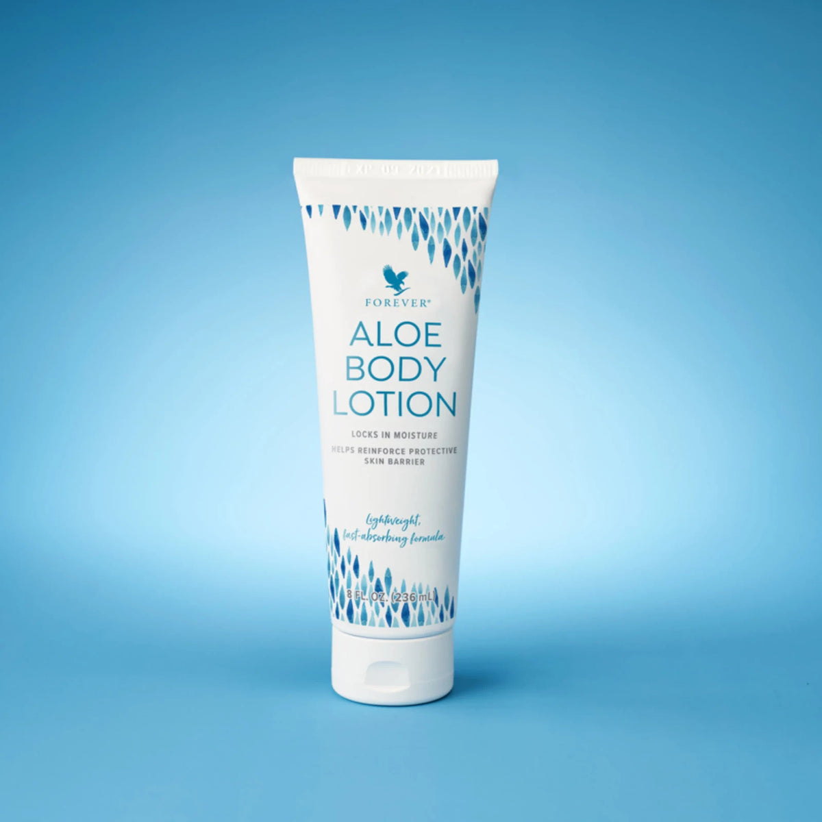 Tube Forever Aloe Body Lotion 236ml sur fond bleu — texture gel légère non grasse