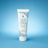 Tube Forever Aloe Body Lotion 236ml sur fond bleu — texture gel légère non grasse