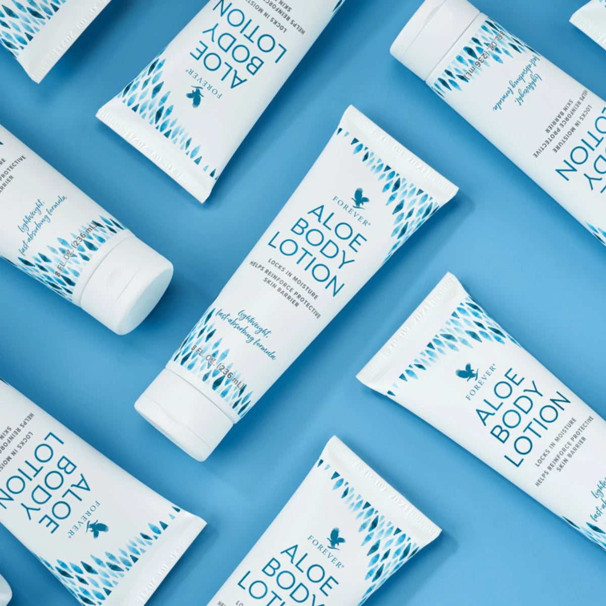Tubes Forever Aloe Body Lotion sur fond bleu — soin hydratant corps aloe vera