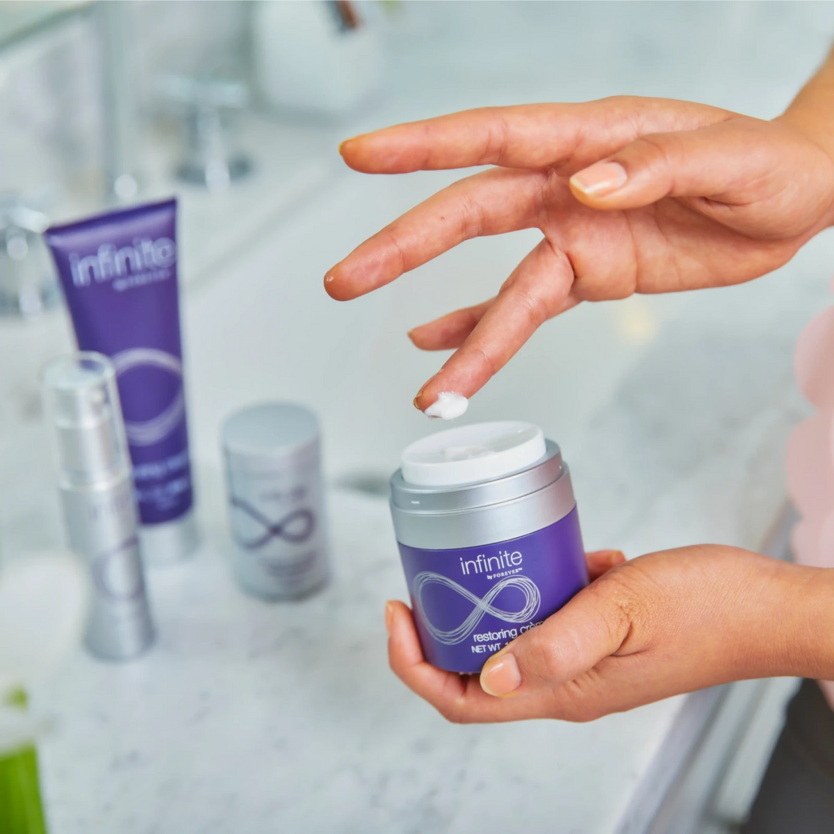 Crème Réparatrice Infinite by Forever | Soin Hydratant & Anti-Âge