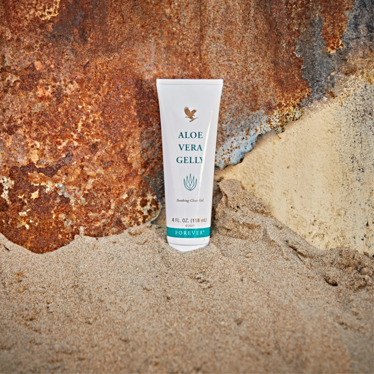 Gelée Aloès Forever Living dans un décor naturel évoquant une routine de soin quotidienne